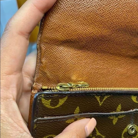 Authentic Louis Vuitton Monogram Sarah Wallet - Picture 8 of 12